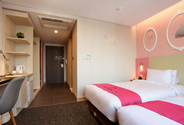 Bedroom 23