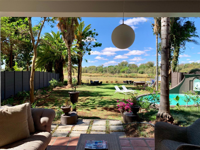 Others 3, Le Must Residence, Siyanda