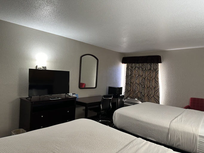 Bedroom 3, Days Inn & Suites by Wyndham Casey, Clark