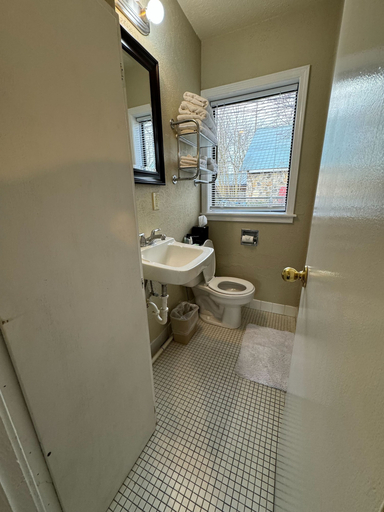 Bathroom 4, Carlton Marion Inn, Marion