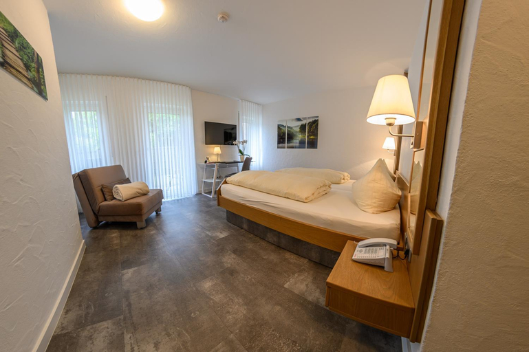 Bedroom 2, Hotel- Restaurant Zum Schwan, Südwestpfalz