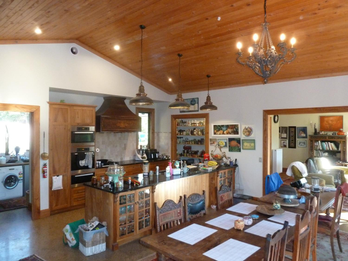 Food & Drinks 5, Redwood Valley B & B, Tasman