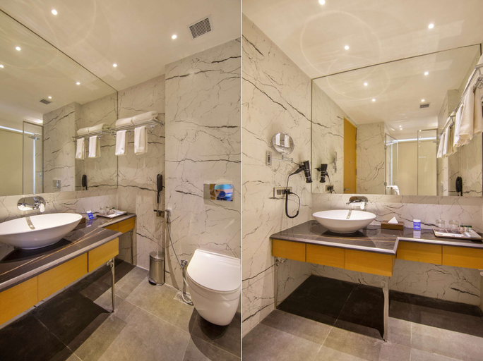 Bathroom 4, Sarovar Portico Sonipat, Sonipat