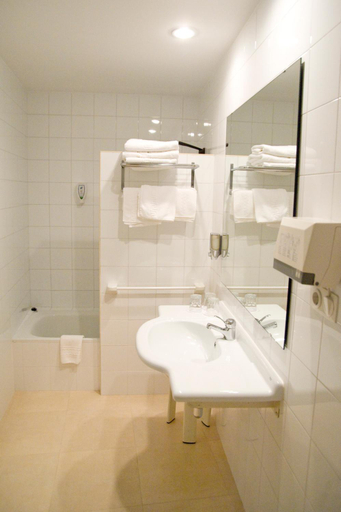 Bathroom 2, Hotel Balaguer, Lleida