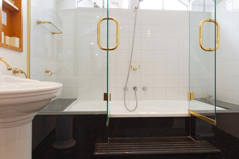 Bathroom, 54 on Bank, Moyne - South