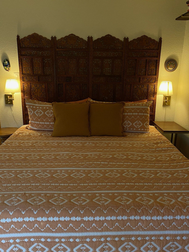 Bedroom 4, Mosaic On The Hill, Hays