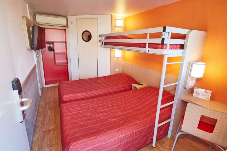 Bedroom 4, Premiere Classe Troyes Sud - Bucheres, Aube