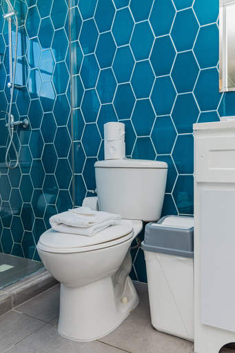 Bathroom 2, White Lotus Retreats