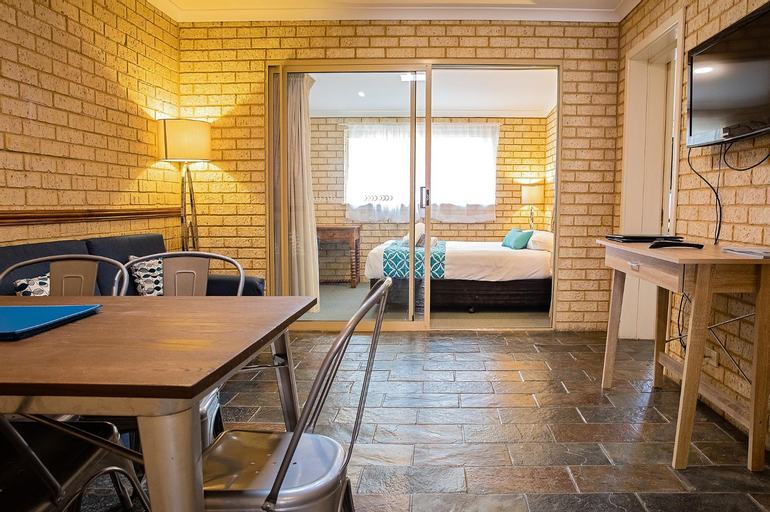 Dining Room 9