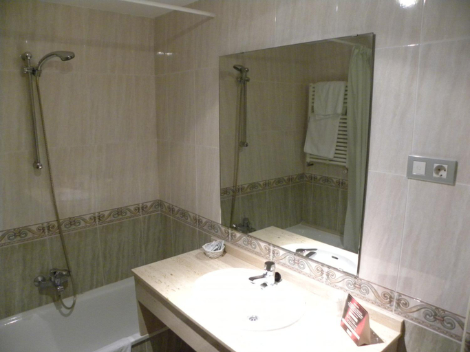 Bathroom 3, Hotel Duque De Calabria, Teruel