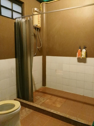 Bathroom 3, Crossroads House - Hostel, Muang Mae Hong Son