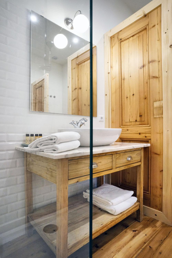 Bathroom 3, Casas de São Bento, Lisbon