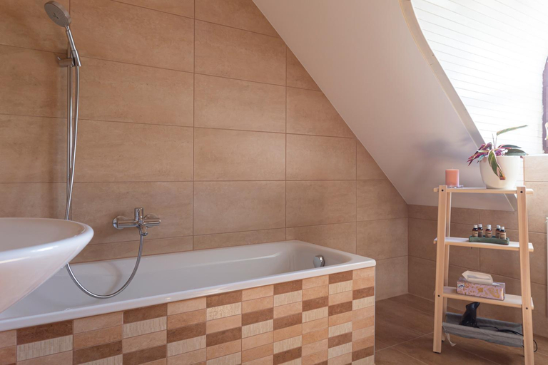 Bathroom 2, Fiastyuk Udvarhaz, Székesfehérvár