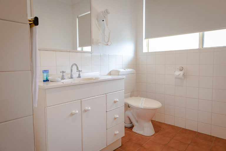 Bathroom 4
