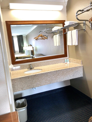 Bathroom 4, University Inn & Suites, Bexar