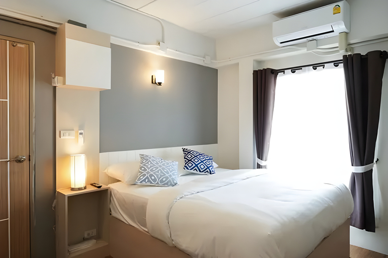 Prix Hotel Room Type - Queen Bed Mountain View with Balcony