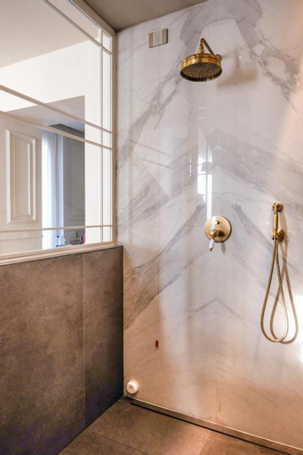 Bathroom 7