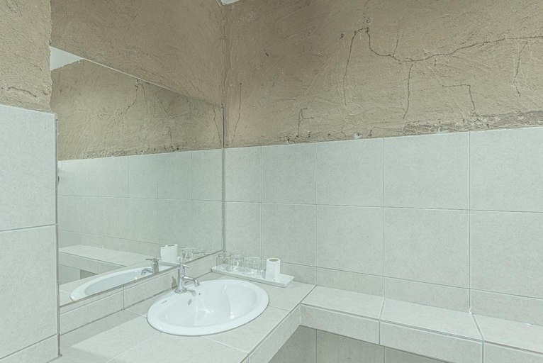 Bathroom 3, Muntra Garden Resort, Sattahip