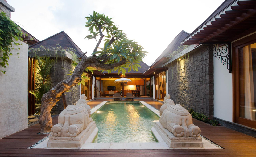 Swimming Pool 13