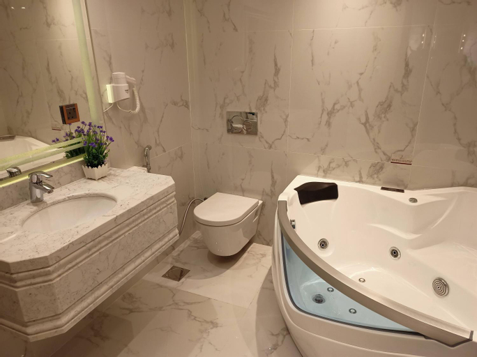 Bathroom 10