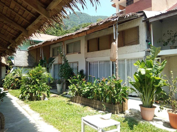 Exterior 4