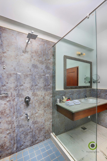 Bathroom 5, Fateh Niwas by Fateh Collection, Udaipur