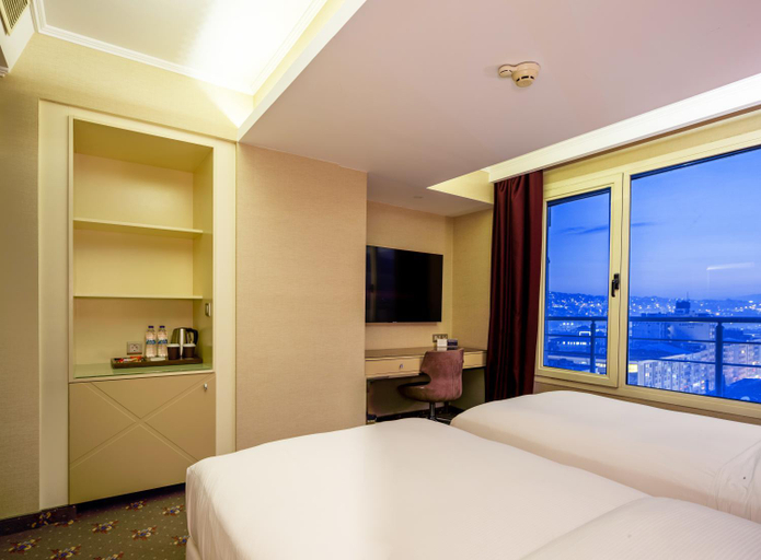 Bedroom 2, DoubleTree by Hilton Izmir - Alsancak, Konak