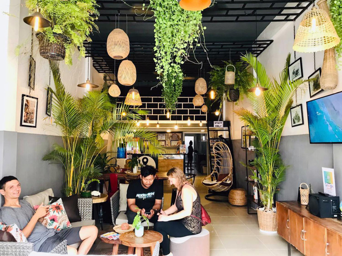 Public Area, The Place Hostel & Rooftop Bar, Svay Pao