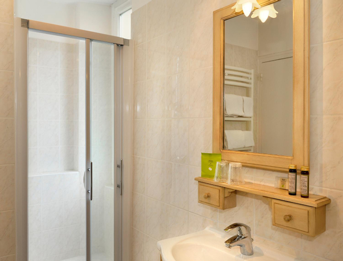 Bathroom 9