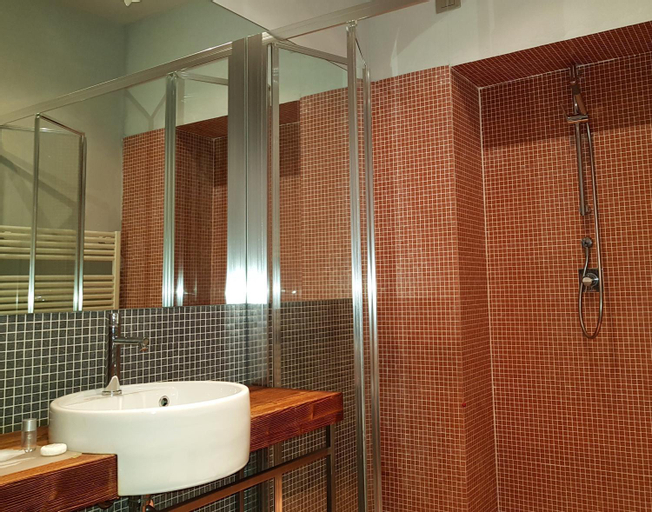 Bathroom 4
