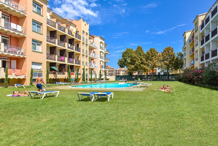 Exterior & Views 1, Aptos. Comte D´Empuries, Girona