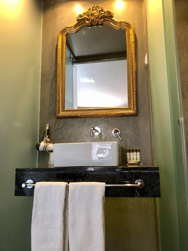 Bathroom 4, Dalma Old Town Suites, Lisbon