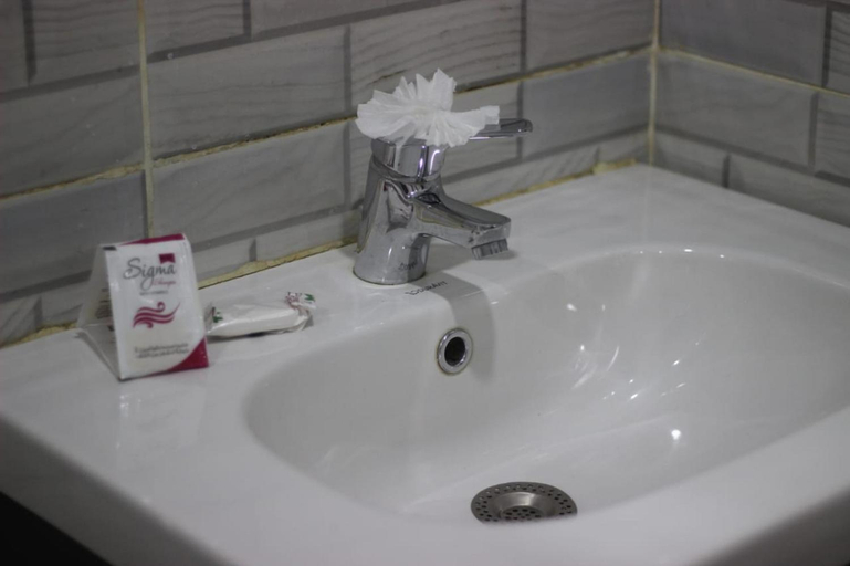 Bathroom 4, Azar Boutique Hotel, 'Abdin