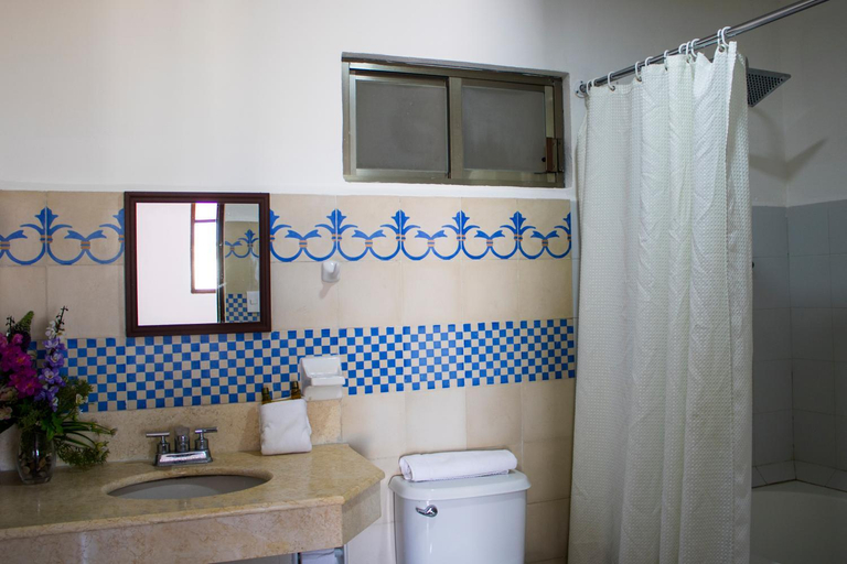 Bathroom 2, Hotel El Navegante, Campeche