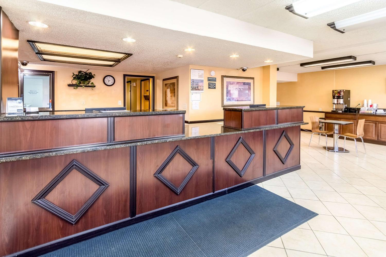 Public Area, Motel 6 Grove City, OH, Franklin
