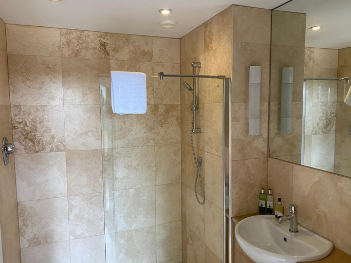 Bathroom 3, George & Dragon Country Pub & Hotel Wolverton Townsend, Hampshire