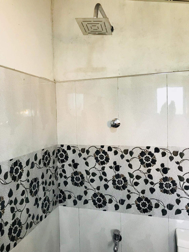 Bathroom 3, Kawshan Home Stay, Dickwella