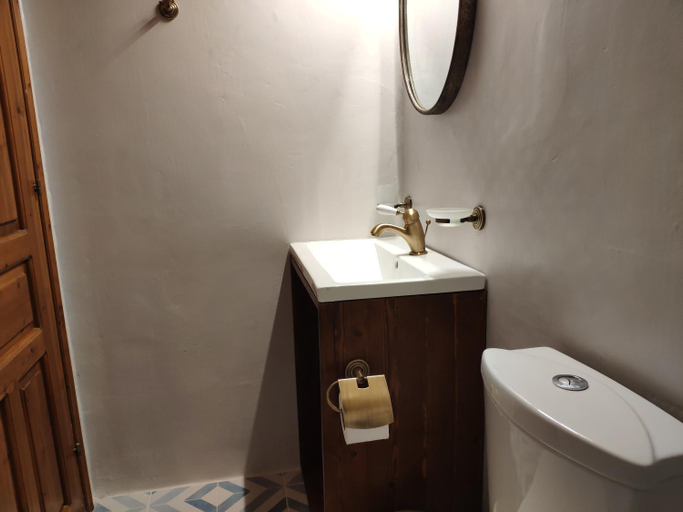 Bathroom 3, villa Zinovia, South Aegean