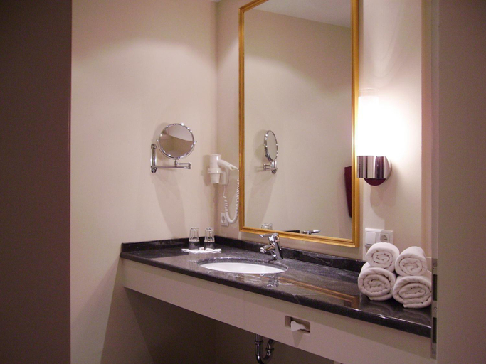 Bathroom 5, Alpen-Herz Romantik & Spa - Adults Only, Landeck