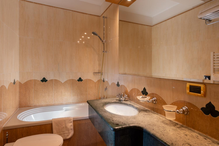 Bathroom, Alloggi Arlecchino, Venezia