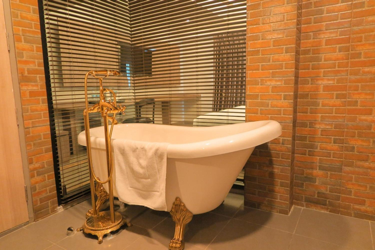 Bathroom 17