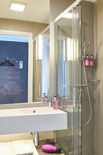 Bathroom 12