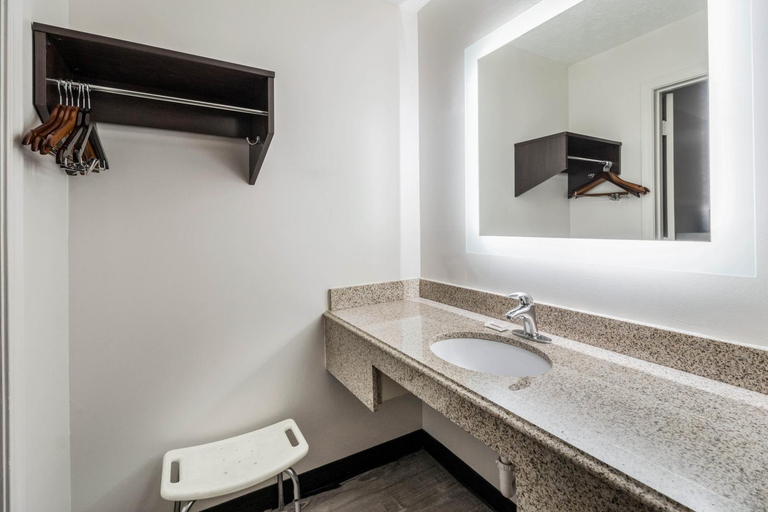 Bathroom 3, Red Roof Inn Cadiz, Trigg