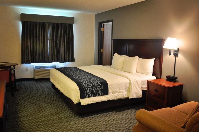 Bedroom 2, Dunes Express Inn and Suites, Oceana