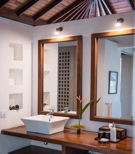 Bathroom 4, Elysium, Habaraduwa