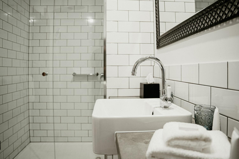 Bathroom 3, Daylesford Art Motel, Hepburn - East
