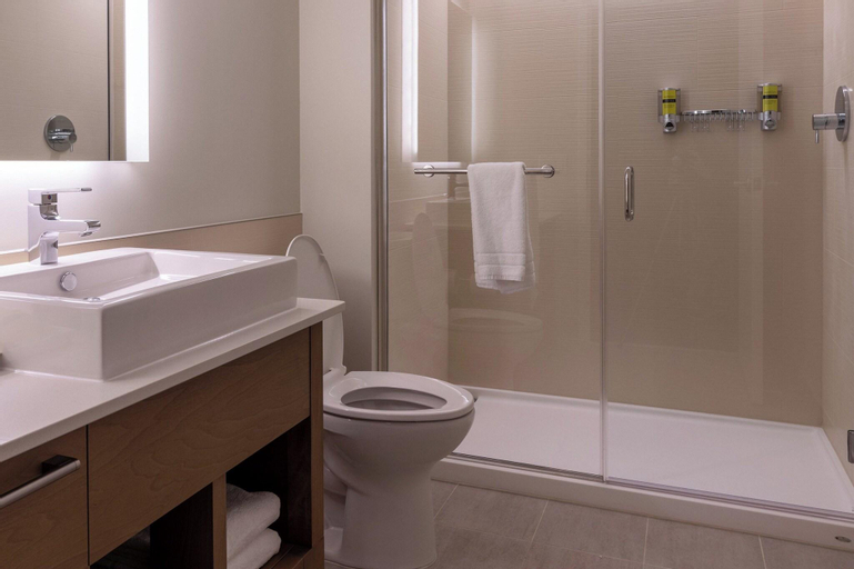 Bathroom 15