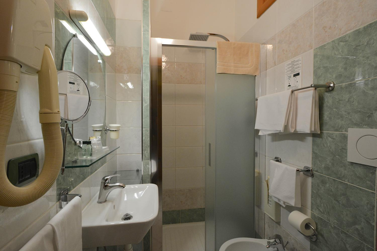 Bathroom 2, Hotel Eden, Torino