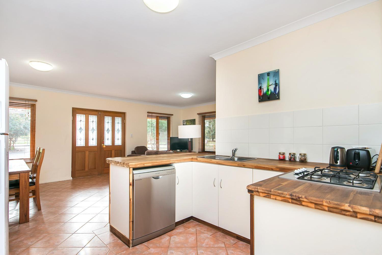Others 5, Coranda Lodge, Armadale