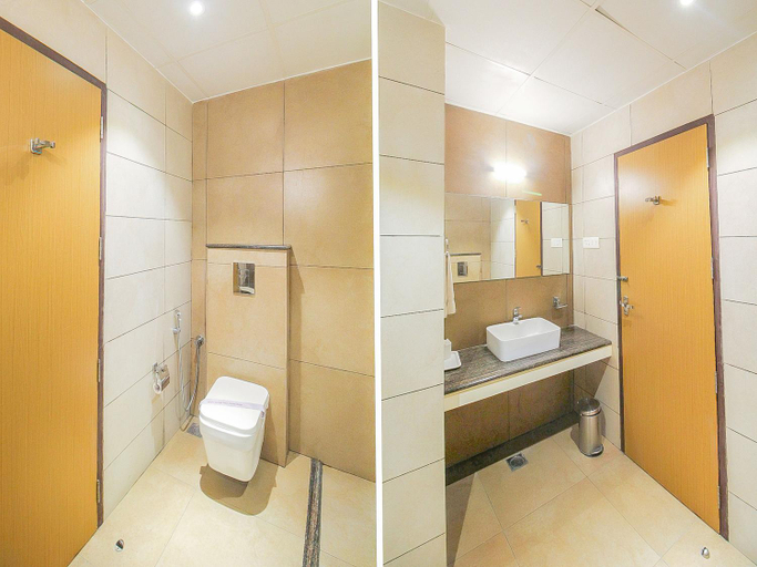 Bathroom 4, Samudra Mysore, Mysore